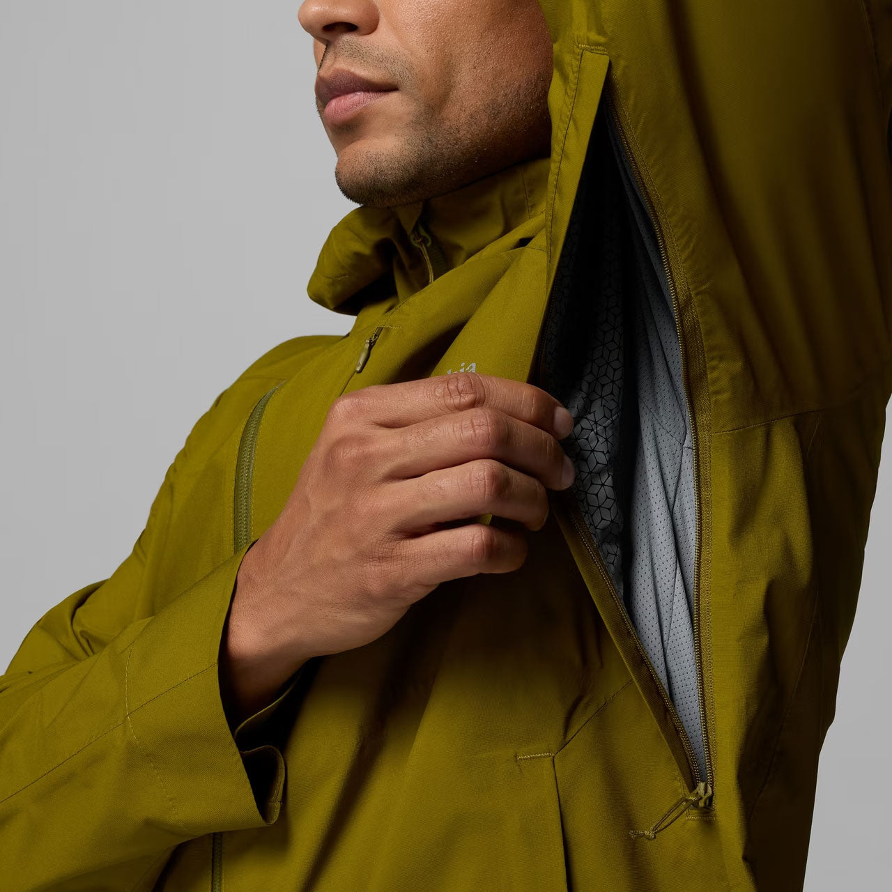 TRAILBORNE™ 2.5L PACKABLE WATERPROOF JACKET Mossy Green