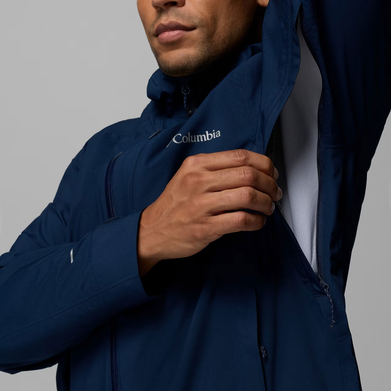 TRAILBORNE™ 2.5L PACKABLE WATERPROOF JACKET Collegiate Navy