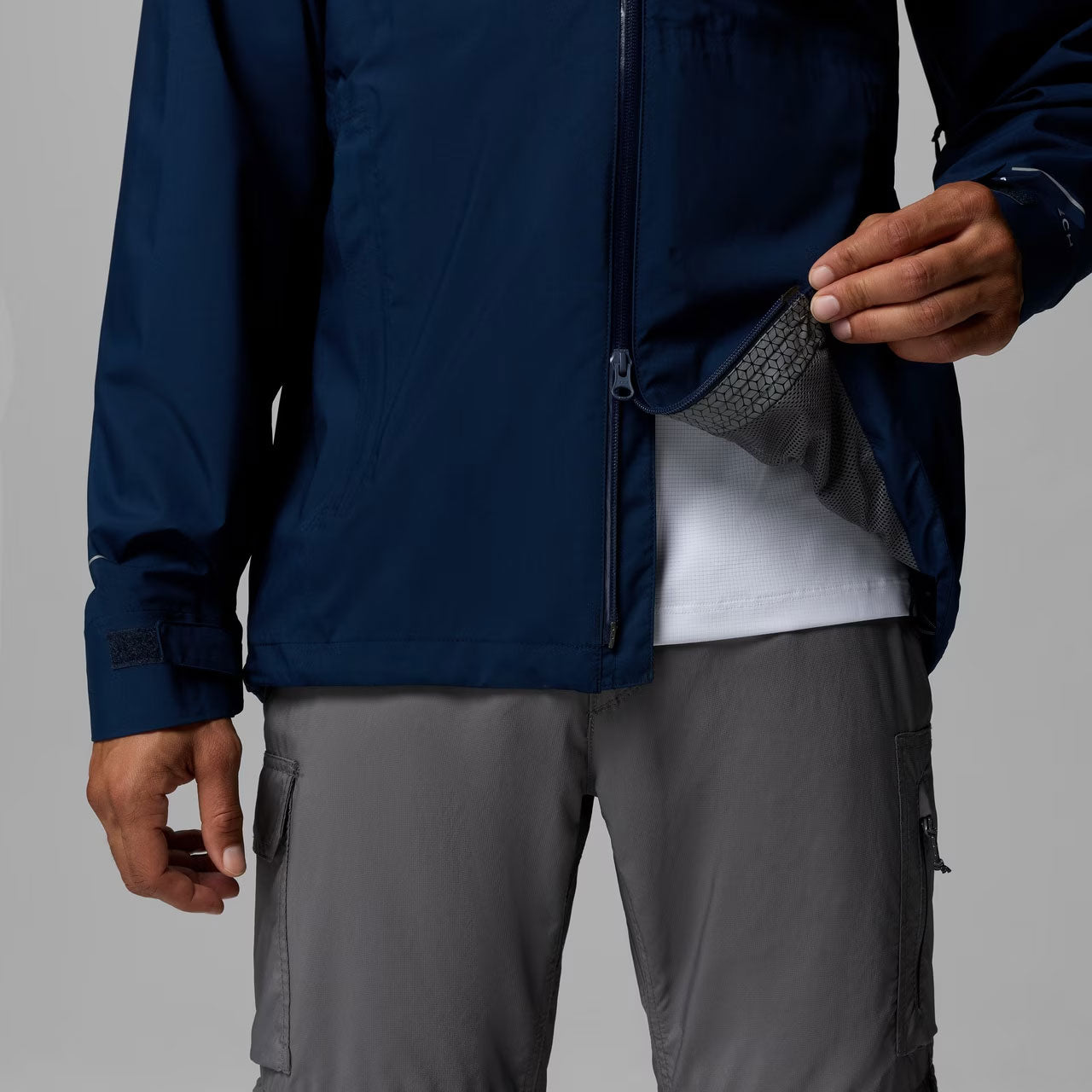 TRAILBORNE™ 2.5L PACKABLE WATERPROOF JACKET Collegiate Navy