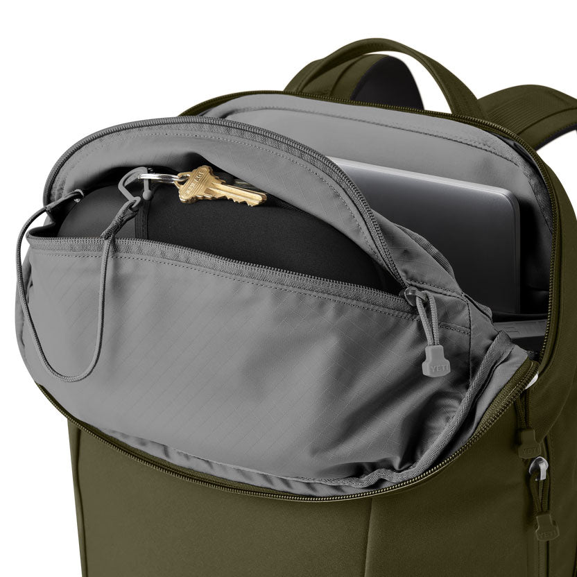 CROSSROADS® 22L BACKPACK Olive