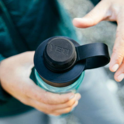 YONDER TETHER CAP 25 OZ (750 ML) WATER BOTTLE Navy