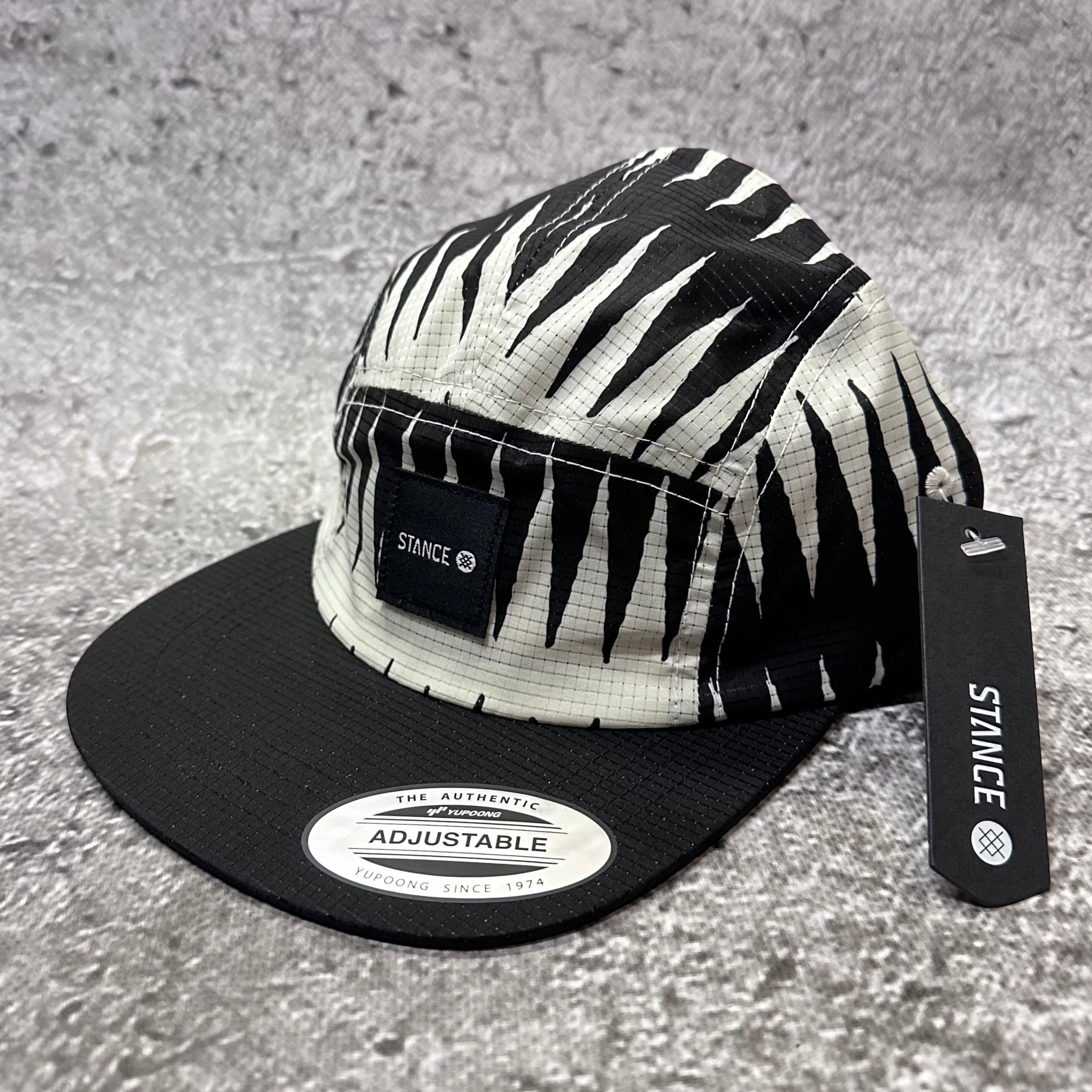 KINECTIC 5 PANEL ADJUSTABLE CAP Black/White