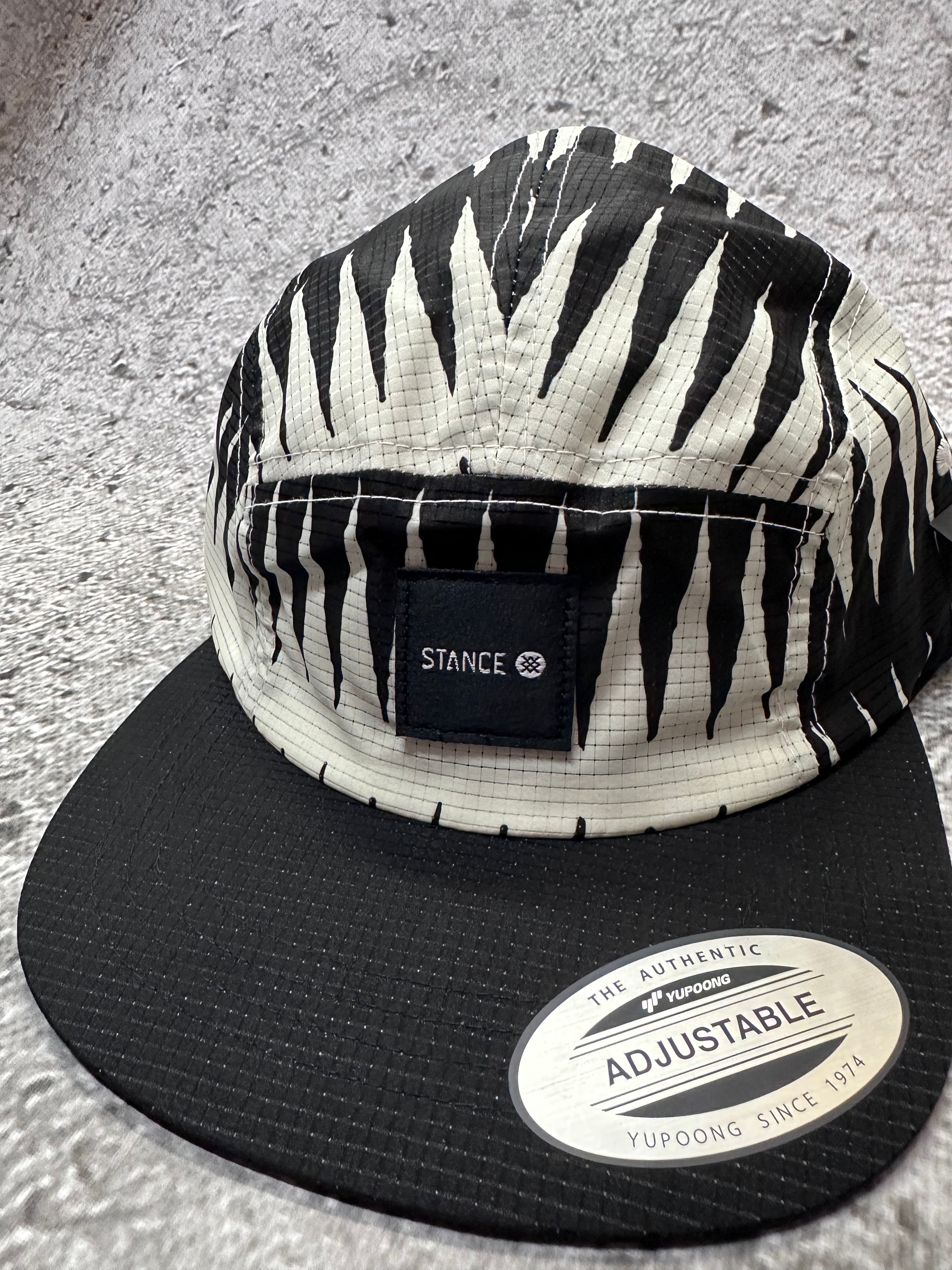 KINECTIC 5 PANEL ADJUSTABLE CAP Black/White