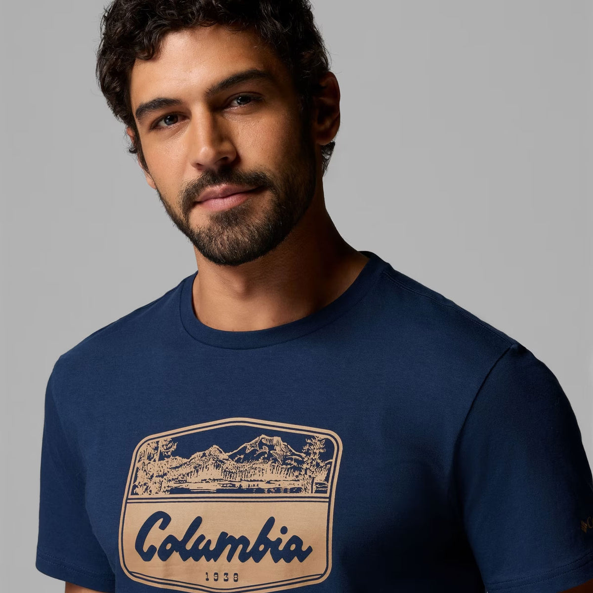 ORGANIC COTTON GRAPHIC T-SHIRT Collegiate Navy, Hex Woodblock Badge